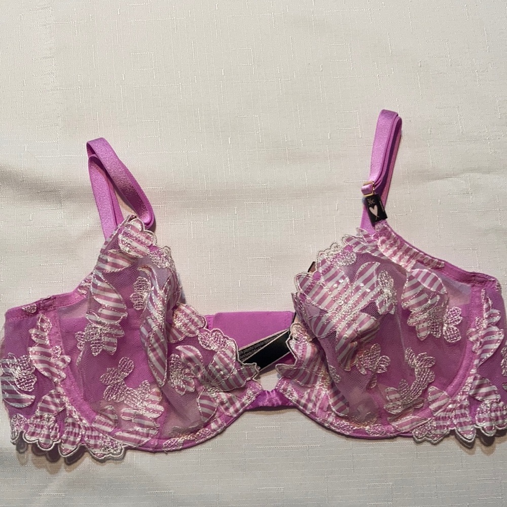Victoria Secret Unlined Demi Lace Bra. Lilac. 36C. NWT.